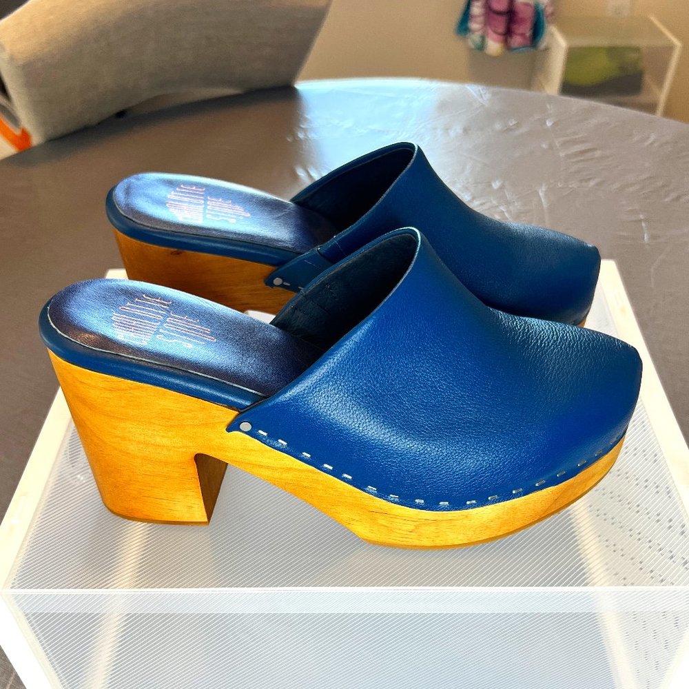 Charlotte Stone Marlo Clog